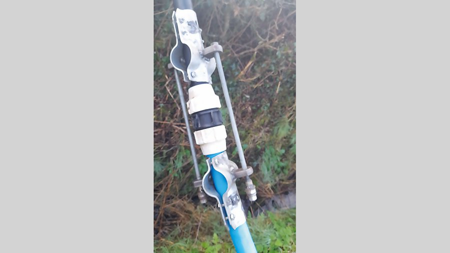 Water pipe clamp