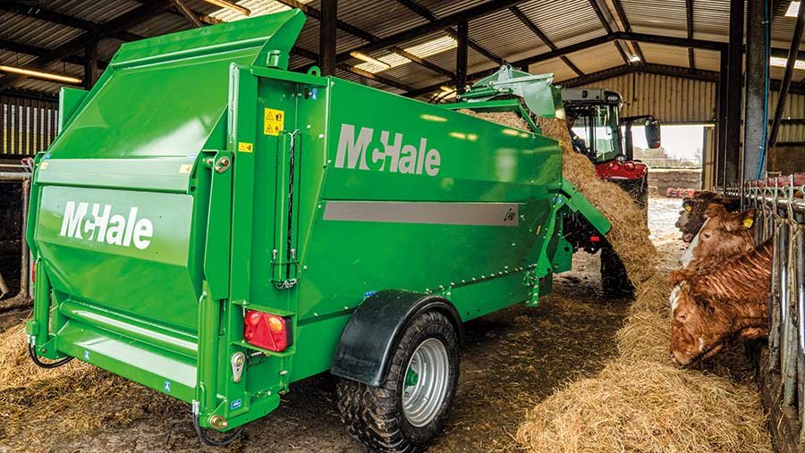 Bale chopper feeding silage