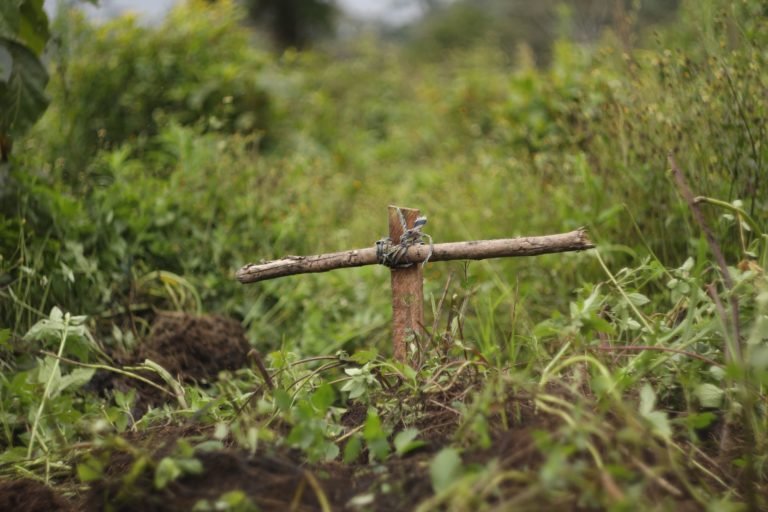 The gravesite of one of several Batwa community members killed in the attacks targeting Batwa villages at the end of 2021. Arguing to eyewitnesses, in the attacks at least four civilians were killed, including two children who were burnt alive. Batwa women also described being subjected to group rape by park guards and soldiers.