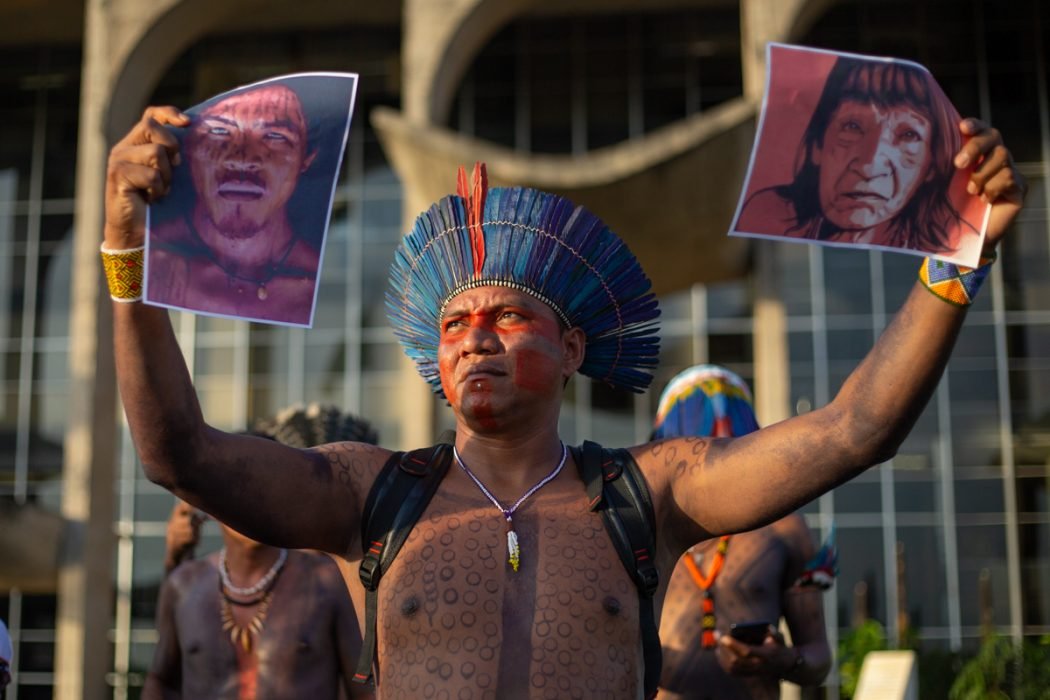 Indigenous people from the Amazonian states of Pará and Amapá march to the Ministry of Justice in Brasília in protest at the invasions of their territories and the recent killings of Indigenous leaders. Image courtesy of Tiago Miotto/CIMI.