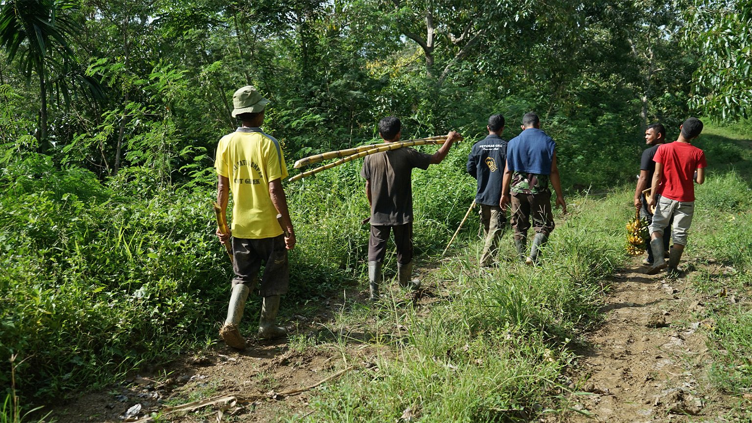 Members of the Conservation Response Unit team in Cot Girek on their way to Marni’s location. 