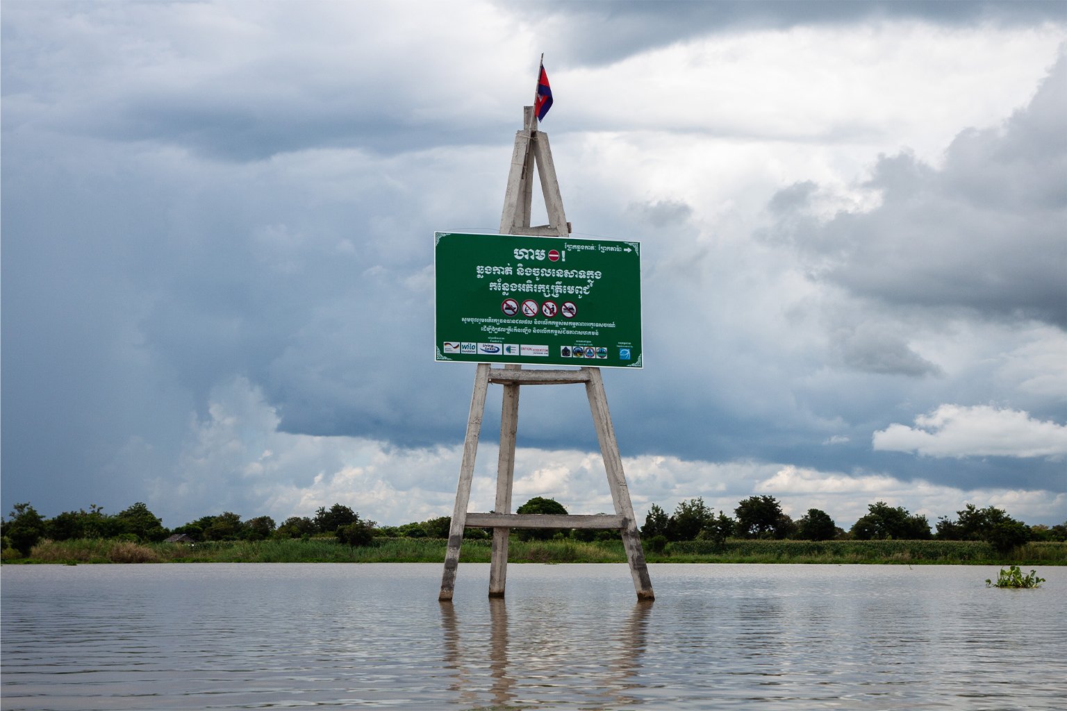 A sign warns fishers not to enter the conservation zone.