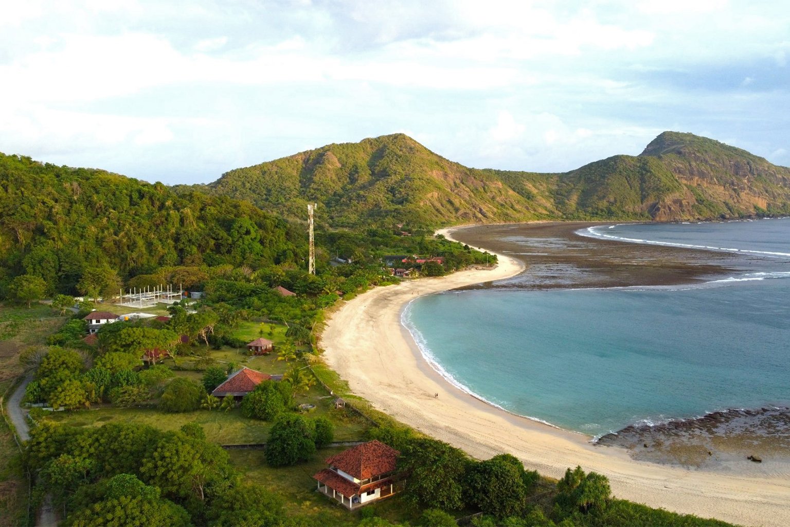 Several inns have been built on Gili Dua Beach