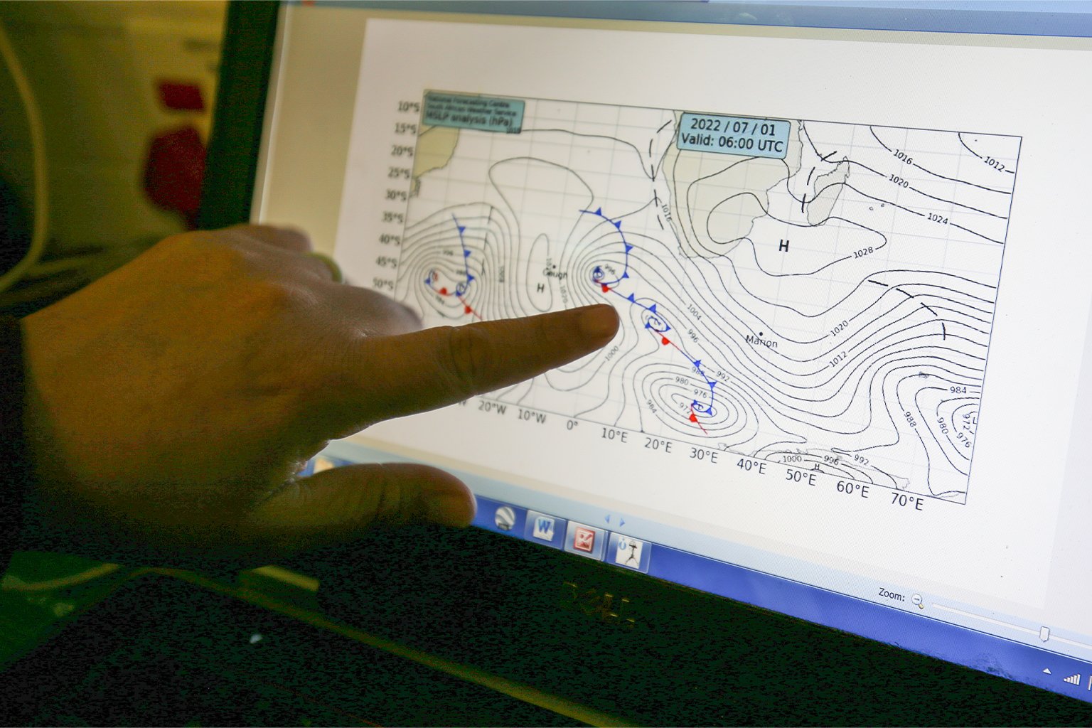 Monitoring currents.