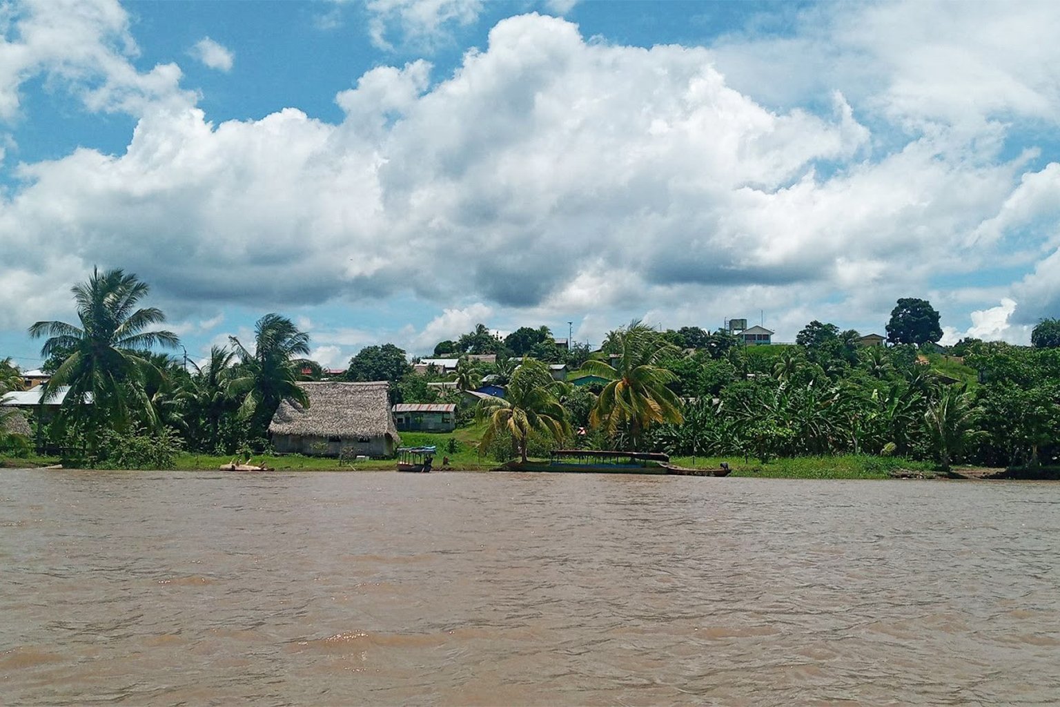 Canaán de Cachiyacu along the edge of the Ucayali River.