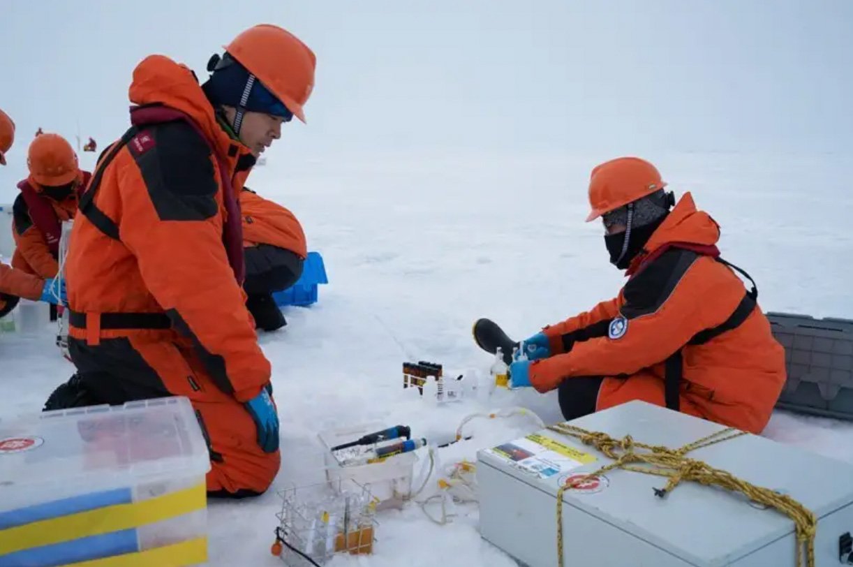 Coauthor Zhangxian Ouyang and colleagues collect samples on the Arctic Ice. (Courtesy of Zhangxian Ouyang, Wei-Jun Cai and Liza Wright-Fairbanks/ University of Delaware)