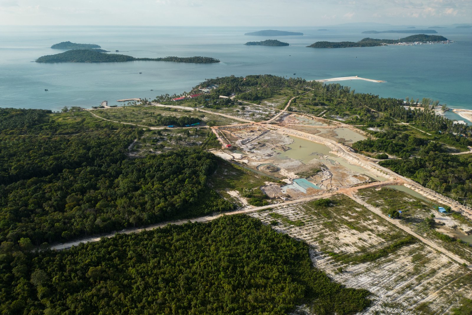 Residents have mixed feelings about the changes sweeping through the Koh S'dach archipelago and what a future on the islands holds for them. Photo by Gerald Flynn/Mongabay.