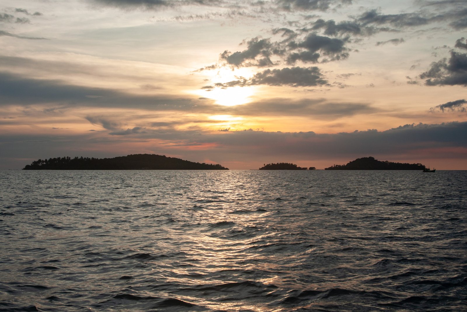 The fate of the Koh S'dach archipelago, and the life it supports, hangs in the balance. Photo by Gerald Flynn/Mongabay.