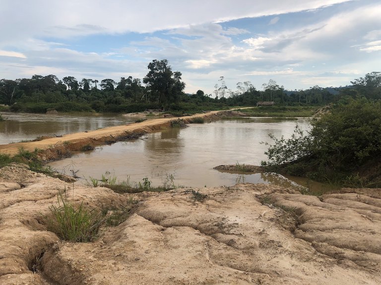 Illegal mines, known as garimpos, dot the Apyterewa Indigenous Reserve. Even though the territory has been demarcated since 2007, outsiders have invaded Apyterewa, where the soil is rich in mineral deposits. Photo by Ana Ionova for Mongabay.