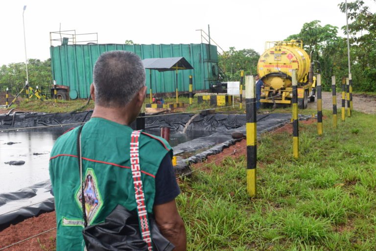 Se estima que la actividad petrolera en el departamento empezó en la década del 60 pero Ecopetrol fue la primera petrolera en el corredor Puerto Vega Teteyé . Foto: cortesía de la Asociación Minga- Sonia Cifuentes.