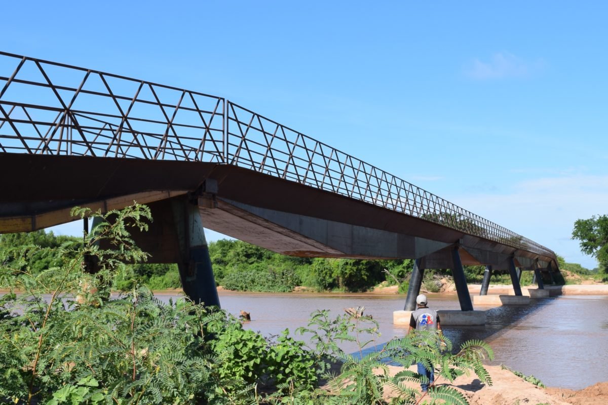 Sources said the columns supporting the bridge aren’t designed for a river and could obstruct the flow of water. Image by Iván Paredes Tamayo.